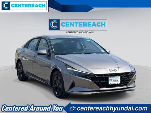 Used 2023 Hyundai Elantra SEL w/ Preferred Accessory Package FWD image 1