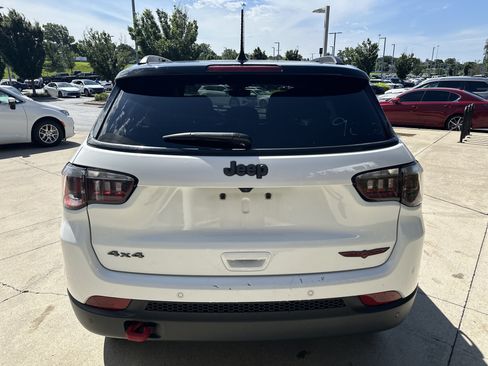 Used 2025 Jeep Compass Trailhawk AWD/4WD image 8
