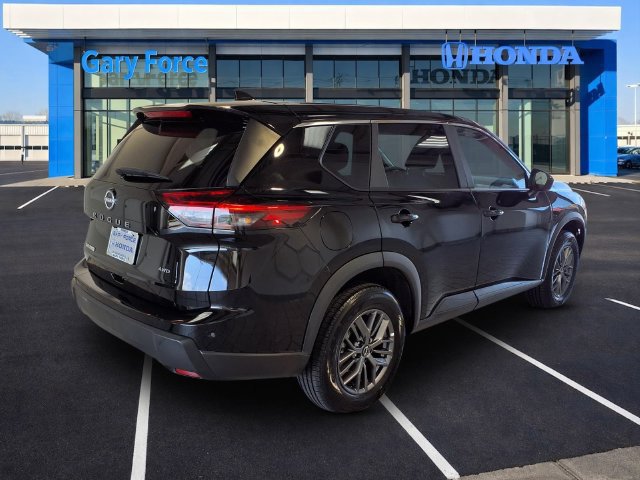 Used 2026 Nissan Rogue SV AWD/4WD image 2