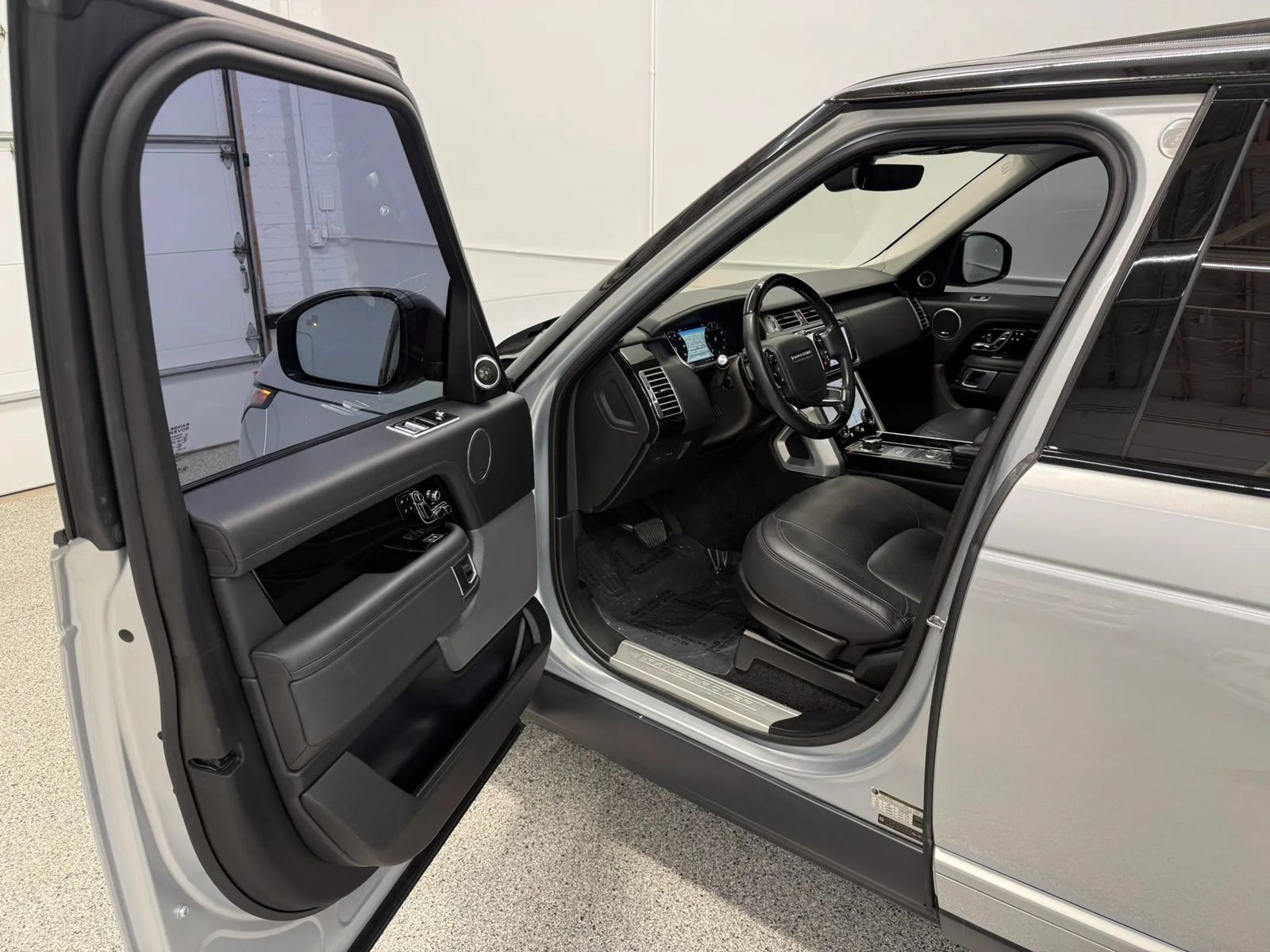 Used 2019 Land Rover Range Rover HSE AWD/4WD image 11