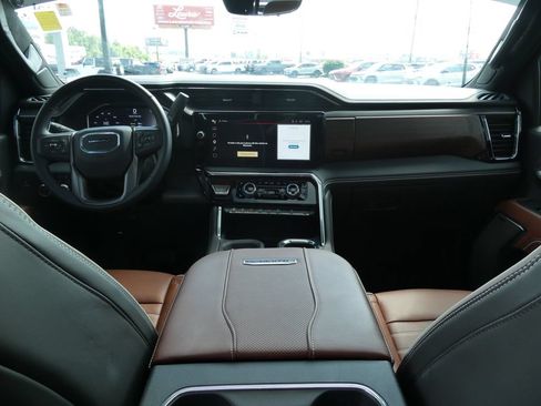 Certified 2025 GMC Sierra 3500 Denali Ultimate w/ LPO, GMC Protection Package AWD/4WD image 24
