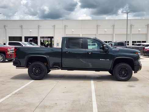New 2026 Chevrolet Silverado 2500 ZR2 AWD/4WD image 7