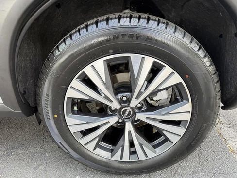 Used 2023 Nissan Rogue SV image 43