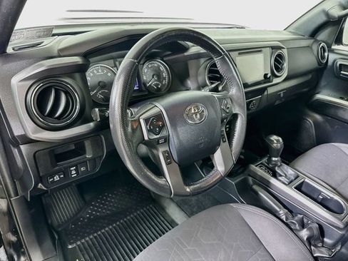 Used 2019 Toyota Tacoma TRD Sport AWD/4WD image 11