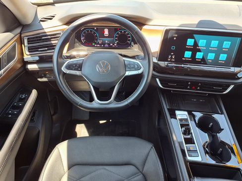 Used 2025 Volkswagen Atlas SE FWD image 6