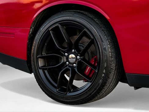 Used 2015 Dodge Challenger SRT w/ Technology Group image 59