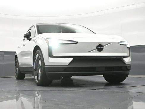 Used 2025 Volvo EX30 Plus AWD/4WD image 29