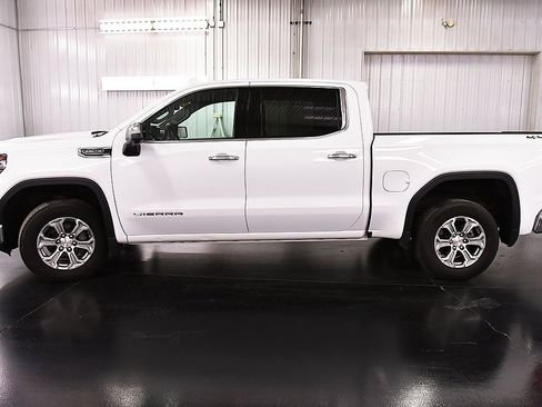 Used 2025 GMC Sierra 1500 SLT image 4