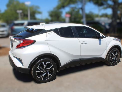 Used 2019 Toyota C-HR XLE FWD image 6