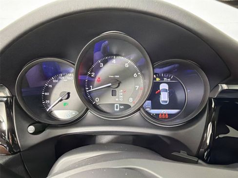 Certified 2026 Porsche Macan AWD/4WD image 19