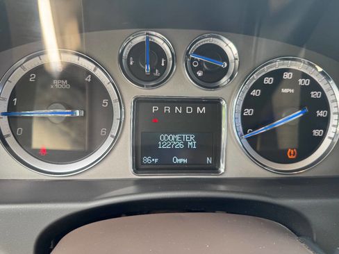 Used 2011 Cadillac Escalade Luxury AWD/4WD image 11