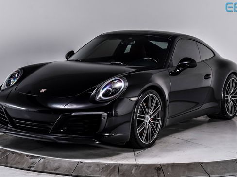 Used 2018 Porsche 911 Carrera S image 2