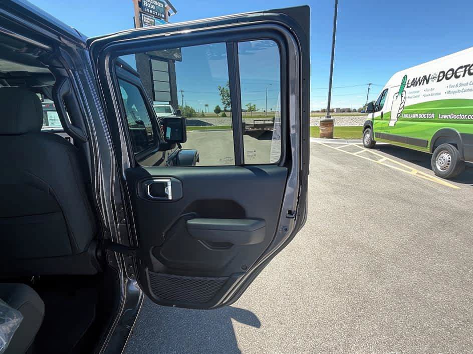 New 2026 Jeep Gladiator Sport AWD/4WD image 22