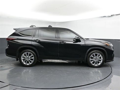 Used 2024 Toyota Highlander Limited image 15