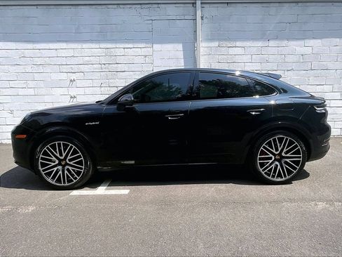 Certified 2024 Porsche Cayenne S AWD/4WD image 2