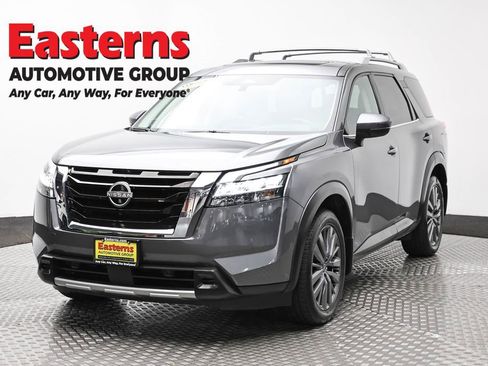 Used 2023 Nissan Pathfinder SL w/ SL Premium Package image 1