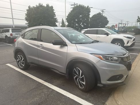 Used 2020 Honda HR-V Sport image 2