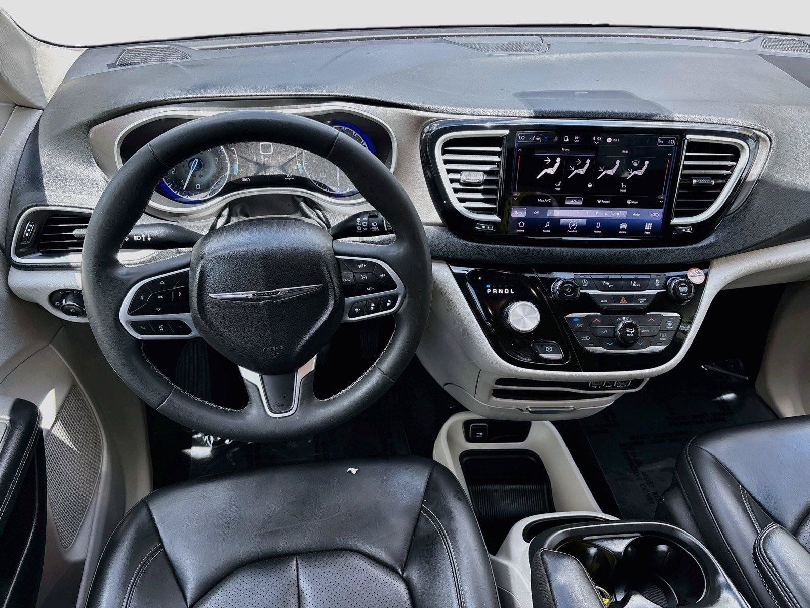 Used 2023 Chrysler Pacifica Touring-L FWD image 21