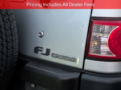 Used 2007 Toyota FJ Cruiser 2WD w/ Convenience Pkg image 8
