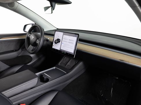 Used 2023 Tesla Model Y Long Range AWD/4WD image 26