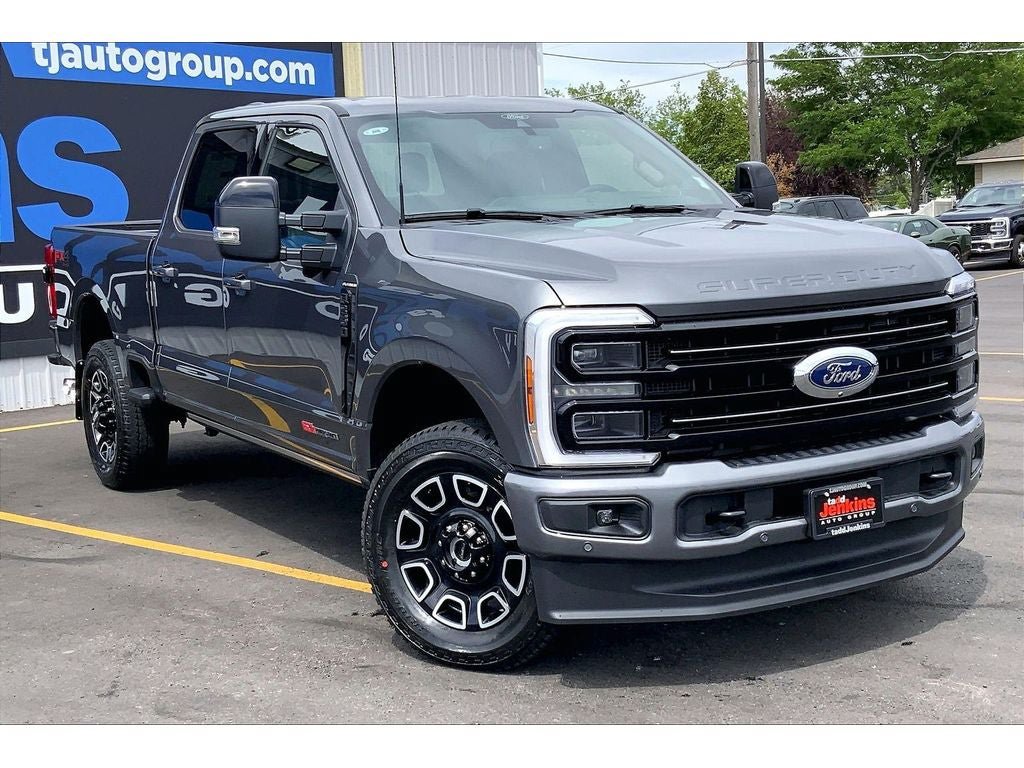 Used 2026 Ford F350 Platinum w/ FX4 Off-Road Package AWD/4WD image 2