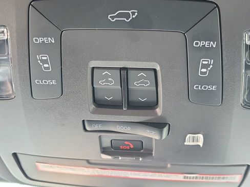 Used 2023 Toyota Sienna XLE Woodland Edition AWD/4WD image 38