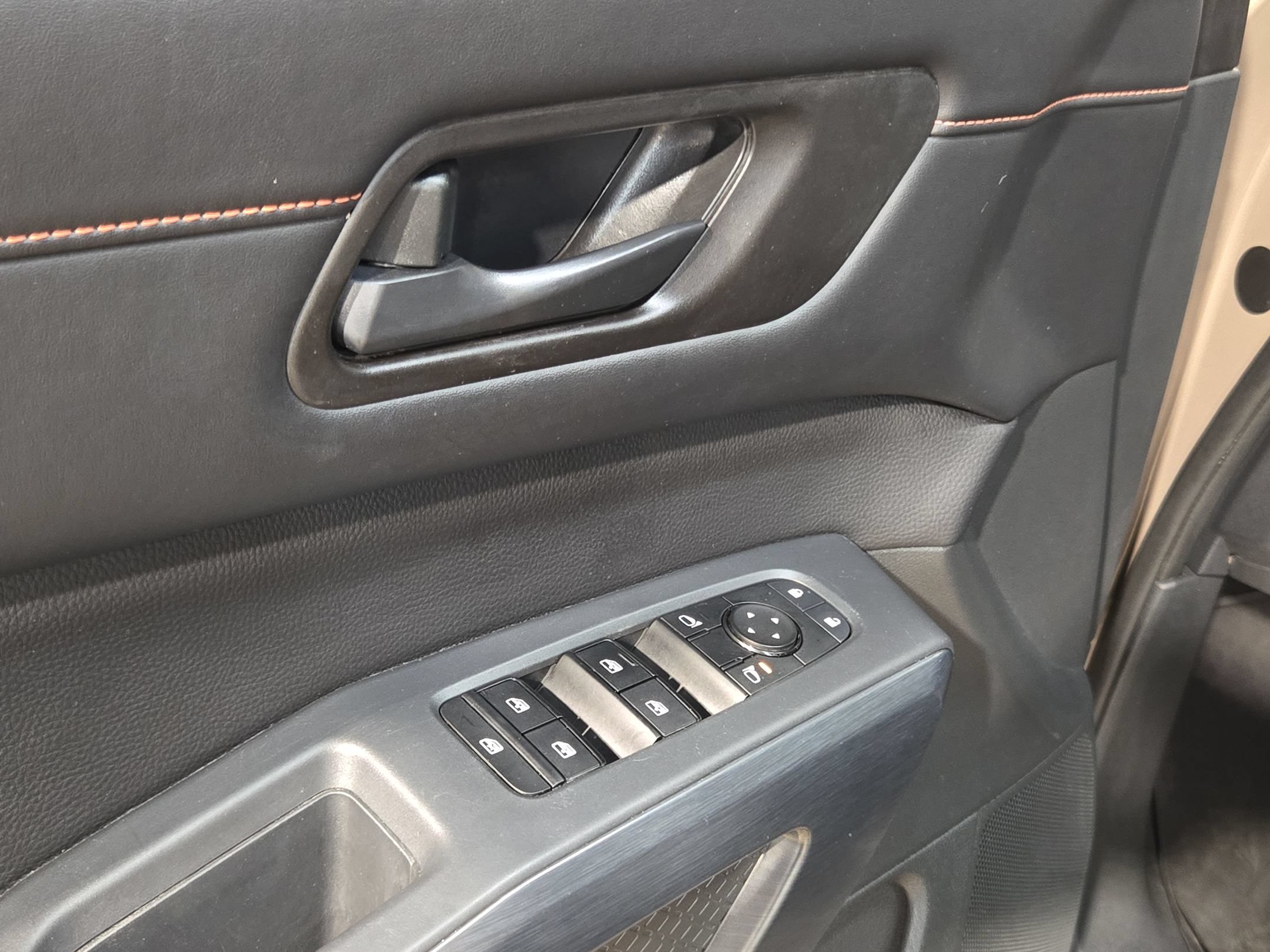 Used 2025 Nissan Pathfinder Rock Creek AWD/4WD image 21