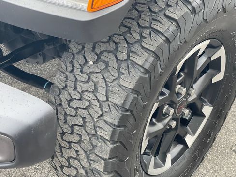 Used 2025 Jeep Wrangler Unlimited Rubicon AWD/4WD image 35