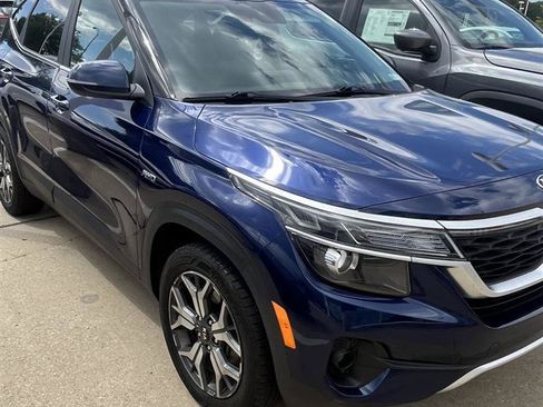 Used 2021 Kia Seltos EX AWD/4WD image 3