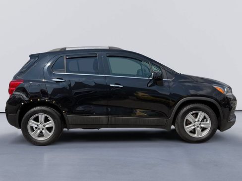 Used 2019 Chevrolet Trax LT w/ LT Convenience Package FWD image 2