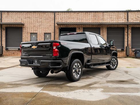 Used 2022 Chevrolet Silverado 2500 Custom w/ Custom Value Package AWD/4WD image 2