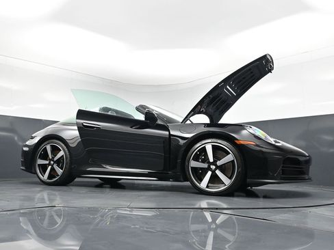 Certified 2026 Porsche 911 Targa 4S AWD/4WD image 37