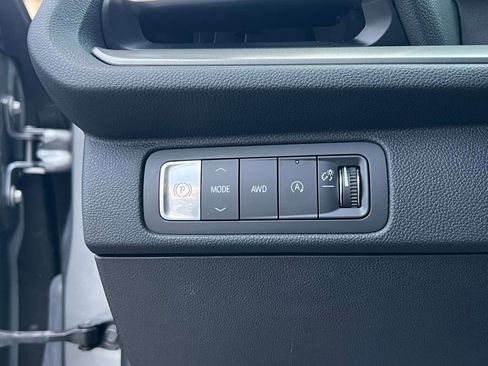 Used 2025 Chevrolet Traverse LT image 22