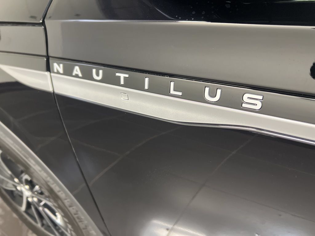 Used 2026 Lincoln Nautilus Premier AWD/4WD image 39