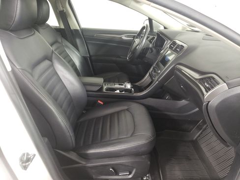 Used 2017 Ford Fusion SE w/ Fusion SE Technology Package image 14