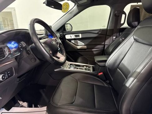 Used 2023 Ford Explorer Limited w/ Limited Technology Package RWD image 17