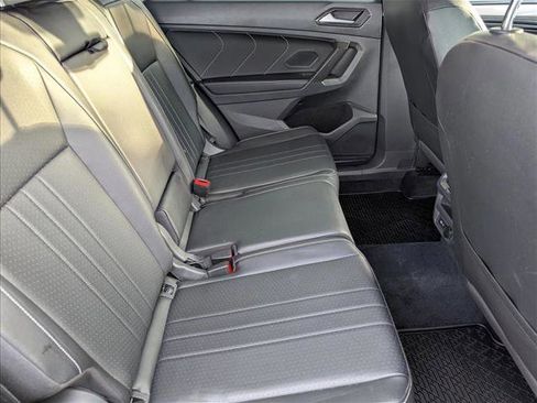 Used 2022 Volkswagen Tiguan SE AWD/4WD image 19