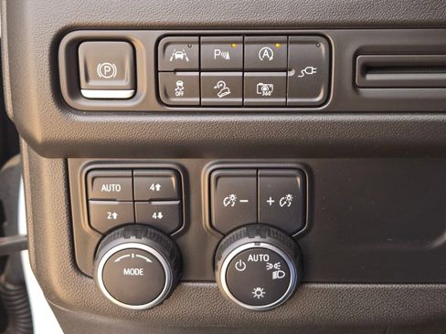 Used 2022 Chevrolet Tahoe Z71 w/ Luxury Package image 23