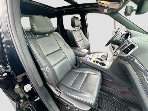 Used 2018 Jeep Grand Cherokee Overland AWD/4WD image 31