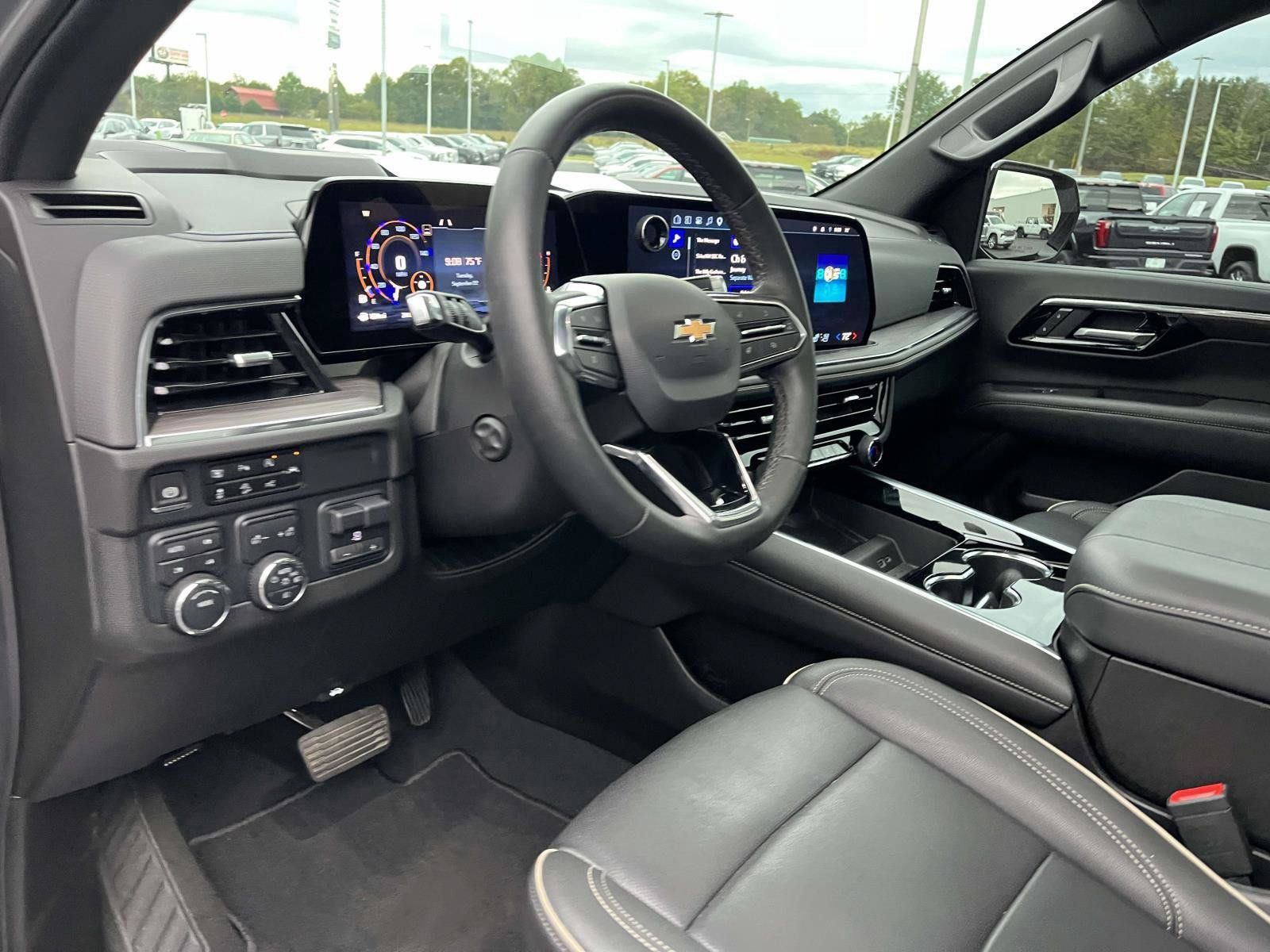 Certified 2025 Chevrolet Tahoe Premier w/ Sun And Tow Package AWD/4WD image 17