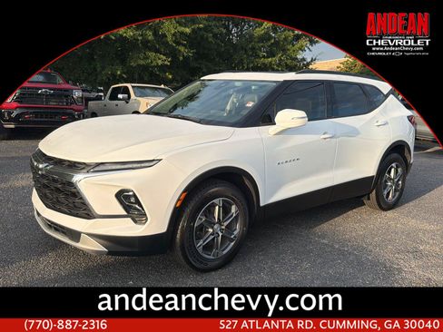 Used 2024 Chevrolet Blazer LT FWD image 1