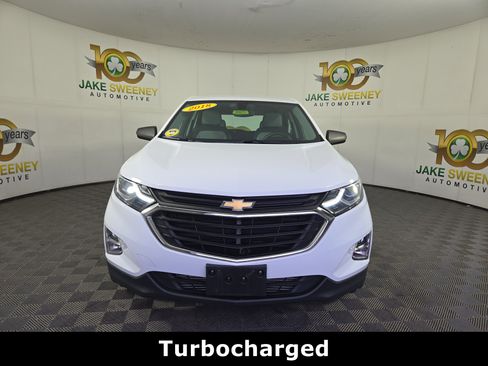 Used 2018 Chevrolet Equinox LS FWD image 2