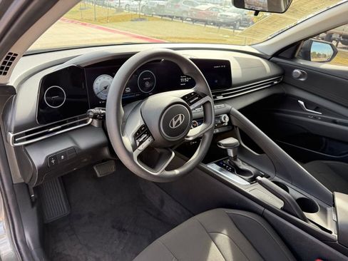 Certified 2024 Hyundai Elantra SEL image 12