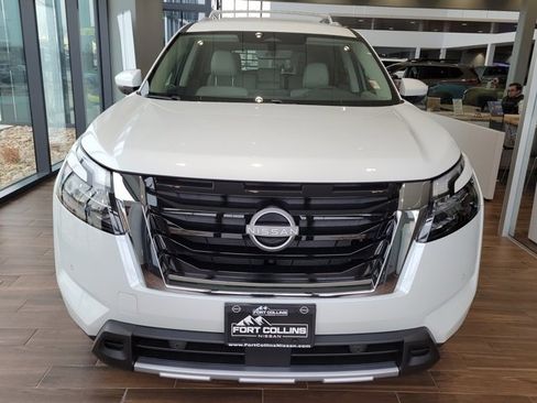 New 2025 Nissan Pathfinder SL image 6