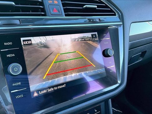 Used 2022 Volkswagen Tiguan SE image 21