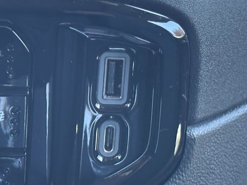 Used 2023 GMC Sierra 1500 SLT image 6