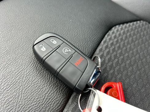 New 2025 Jeep Compass Latitude image 25