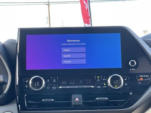 Used 2023 Toyota Highlander Limited image 21