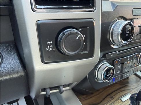 Used 2018 Ford F150 Lariat w/ Equipment Group 502A Luxury AWD/4WD image 41