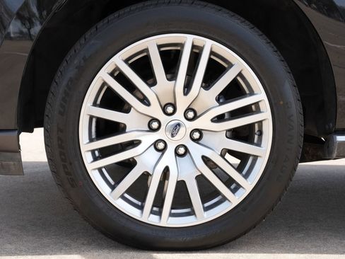 Used 2024 Ford Expedition Limited image 29